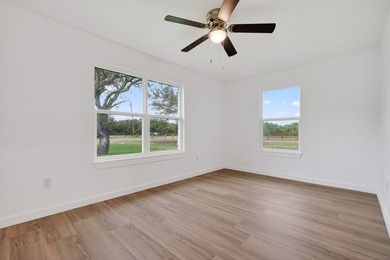 Beautiful remodel from the studs in! Farmhouse styling with 3 - photo 31