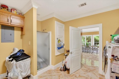 3404 Sq ft Home on 5.28 acres fronting Bayou Talla. This beauty - photo 32