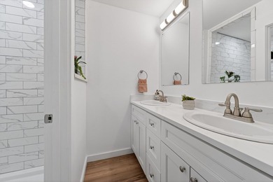 Beautiful remodel from the studs in! Farmhouse styling with 3 - photo 32