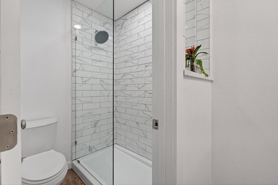 Beautiful remodel from the studs in! Farmhouse styling with 3 - photo 33