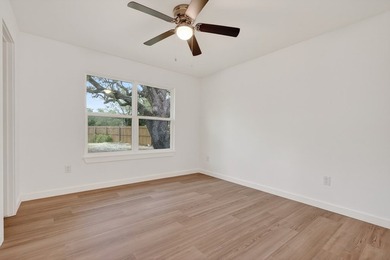 Beautiful remodel from the studs in! Farmhouse styling with 3 - photo 34