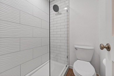 Beautiful remodel from the studs in! Farmhouse styling with 3 - photo 39