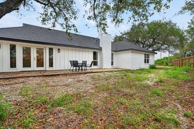Beautiful remodel from the studs in! Farmhouse styling with 3 - photo 42