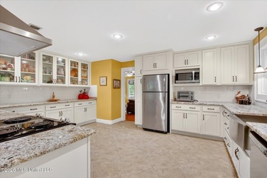 3404 Sq ft Home on 5.28 acres fronting Bayou Talla. This beauty - photo 45