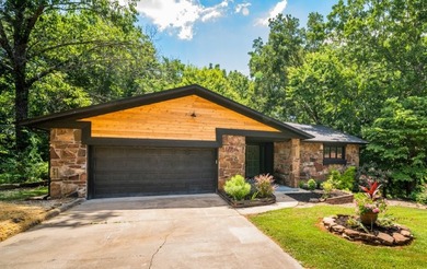 Totally remodeled - new roof, flooring, paint, appliances - photo 2
