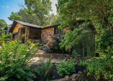 Totally remodeled - new roof, flooring, paint, appliances - photo 3