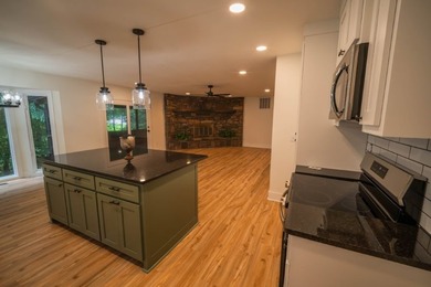 Totally remodeled - new roof, flooring, paint, appliances - photo 9