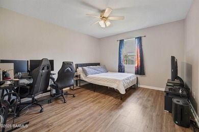 This beautifully maintained 2,139 sq. ft. home offers 3 bedrooms - photo 11