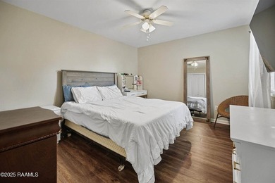 This beautifully maintained 2,139 sq. ft. home offers 3 bedrooms - photo 12
