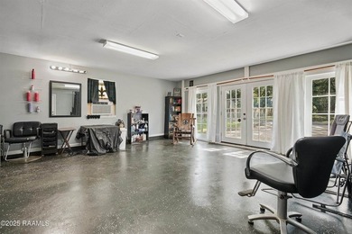 This beautifully maintained 2,139 sq. ft. home offers 3 bedrooms - photo 13