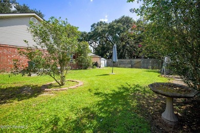 This beautifully maintained 2,139 sq. ft. home offers 3 bedrooms - photo 17