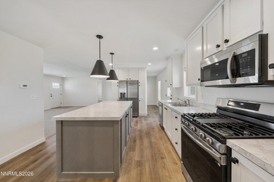 NEW, modern 3-bedroom, 2-bathroom home and a pole barn on a - photo 17