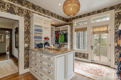 Welcome to 8 Fairway Place, where timeless architecture - photo 24