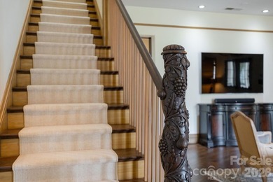 Welcome to 8 Fairway Place, where timeless architecture - photo 28