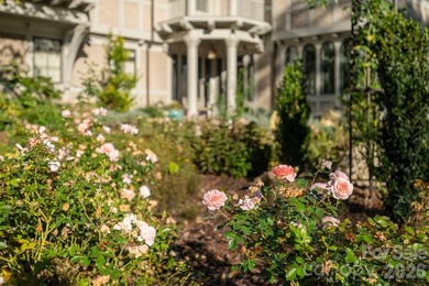 Welcome to 8 Fairway Place, where timeless architecture - photo 46