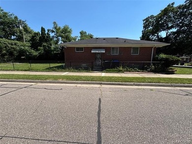 Welcome to this well-maintained 3-bedroom, 2-bath brick ranch - photo 4
