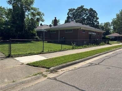 Welcome to this well-maintained 3-bedroom, 2-bath brick ranch - photo 5