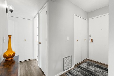 Come step inside this beautifully refreshed condo, and feel an - photo 12