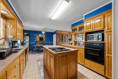This Lake Hamilton home is located in a Quiet Cove right off the - photo 13