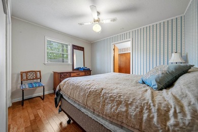 This Lake Hamilton home is located in a Quiet Cove right off the - photo 17
