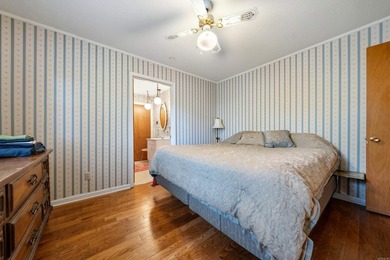 This Lake Hamilton home is located in a Quiet Cove right off the - photo 18