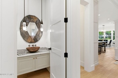Looking for timeless luxury in a quiet, serene neighborhood that - photo 20
