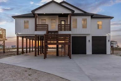 Welcome to your Waterfront coastal dream home on half acre lot - photo 1