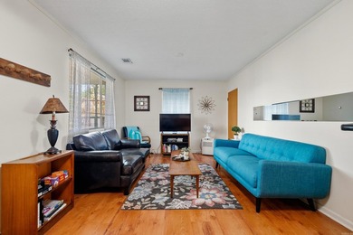 This Lake Hamilton home is located in a Quiet Cove right off the - photo 32