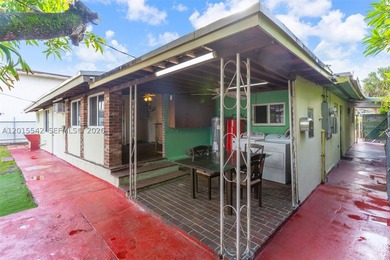 This charming and meticulously maintained home offers proximity - photo 33