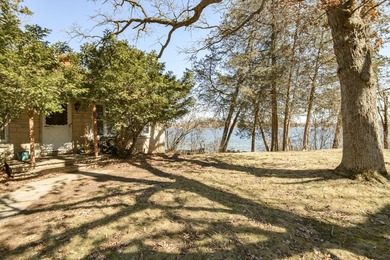Don't miss out on owning this property with 100' of lake - photo 3