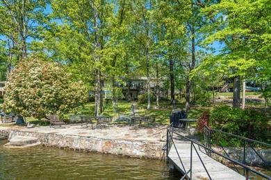 This Lake Hamilton home is located in a Quiet Cove right off the - photo 44