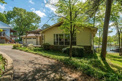 This Lake Hamilton home is located in a Quiet Cove right off the - photo 48
