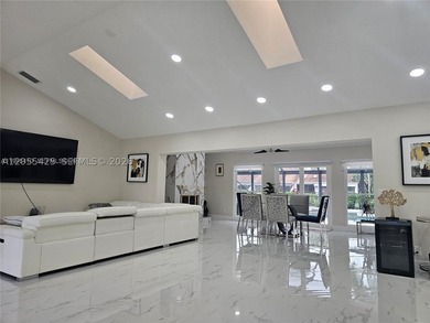 Modern heated pool and spa 4/2 Single-story residence in PGA - photo 2
