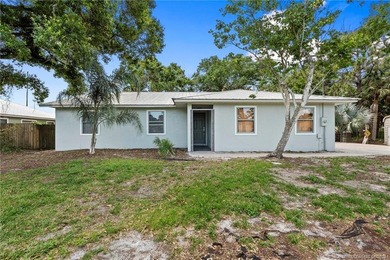 Country Cutie! Lovely 3 bed 2 bath lake front home situated on - photo 1