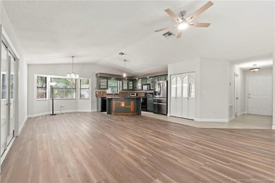 Country Cutie! Lovely 3 bed 2 bath lake front home situated on - photo 9