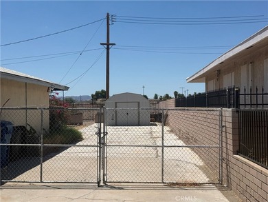 Discover the potential in this 3-bedroom, 2-bath home offering - photo 3