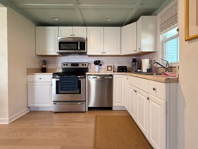 Instant opportunity as turn-key beach house and/or vacation - photo 23