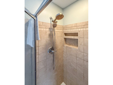 Instant opportunity as turn-key beach house and/or vacation - photo 34