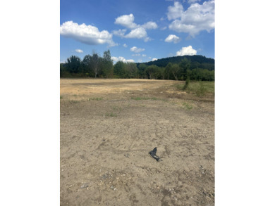 Nice property with lots of potential, River front would be ideal - photo 11
