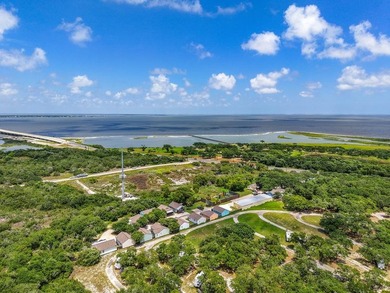 Cute 2 Bedroom and 1 Bath Cottage in Copano Cottages. Buy as an - photo 13
