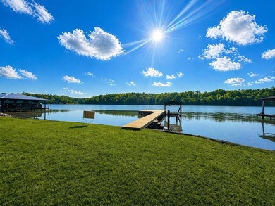Very well-built and meticulously maintained, this 3-bedroom - photo 2