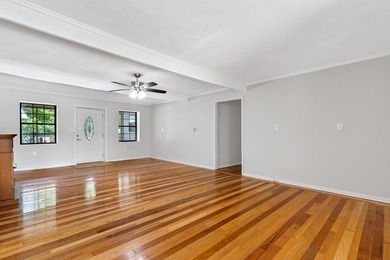 Very well-built and meticulously maintained, this 3-bedroom - photo 5
