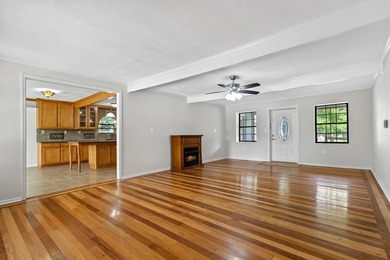 Very well-built and meticulously maintained, this 3-bedroom - photo 6