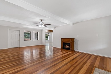 Very well-built and meticulously maintained, this 3-bedroom - photo 8