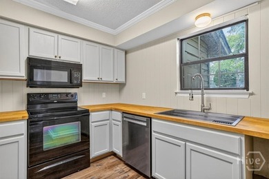 ASSUMABLE 3.25% LOAN - $131K BALANCE! Low maintenance affordable - photo 9