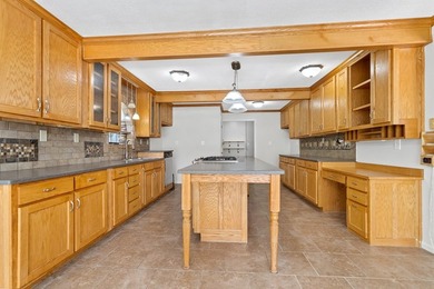 Very well-built and meticulously maintained, this 3-bedroom - photo 9
