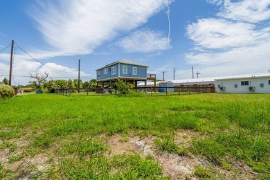 Just 4 blocks from the water's edge, with easy access to the - photo 5