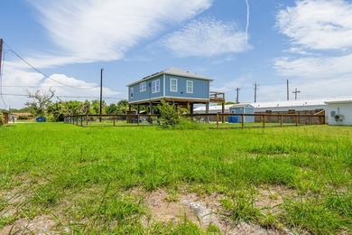Just 4 blocks from the water's edge, with easy access to the - photo 6