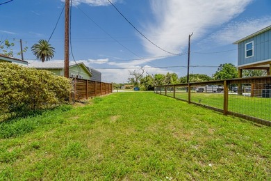 Just 4 blocks from the water's edge, with easy access to the - photo 9