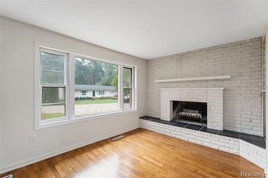 Lake Orion living at its best! This beautifully maintained brick - photo 5